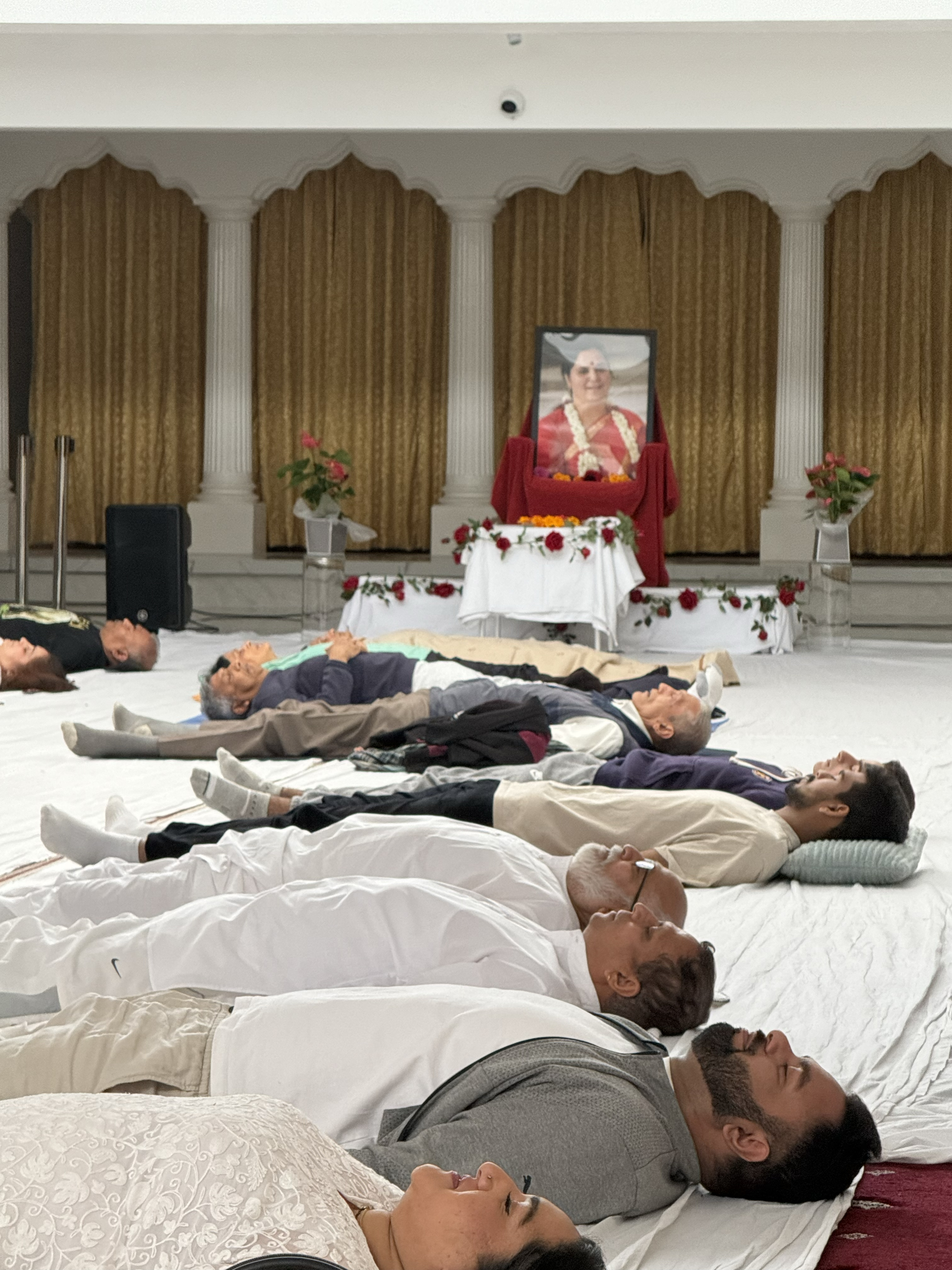 Lying in rows for guided relaxation